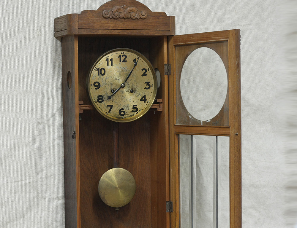 Маятник старых часов. Часы Юнгханс Junghans Германия. Часы настольные Junghans с боем. Старинные часы Junghans. Junghans часы настенные.