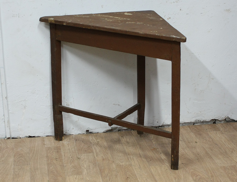 Старинный угловой столик