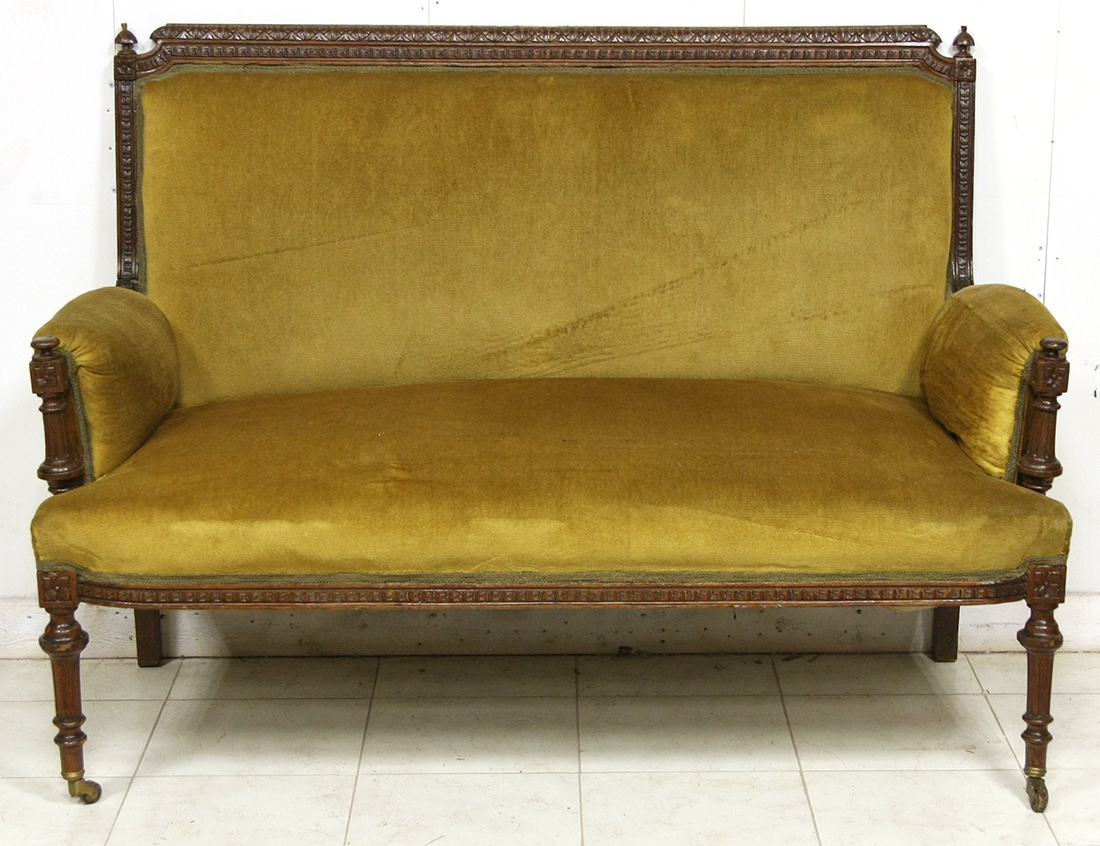 Антикварные диваны. Софа Англия 19 век. Антикварный диван. Диван 19 века. Старинный диванчик.
