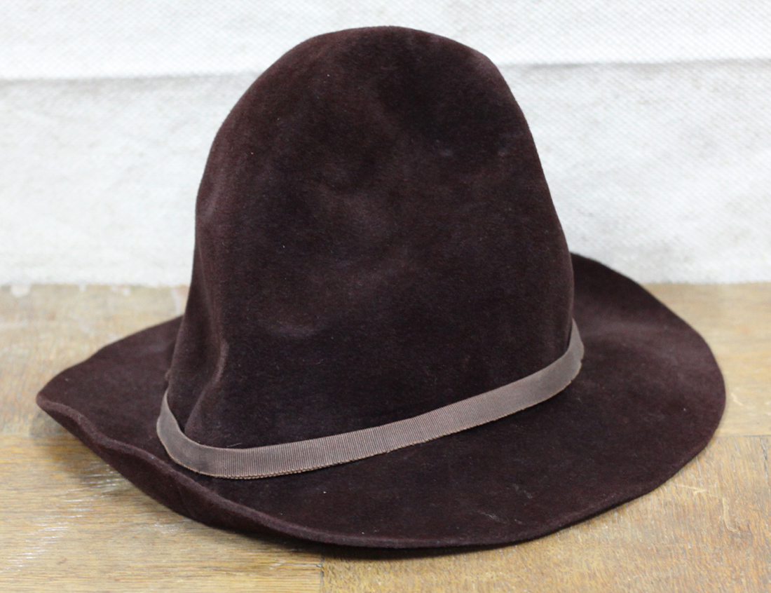 Грязная шляпа. Старинные шляпы мужские. Старая шляпа. Старинная шляпа. Старая мужская шляпа.
