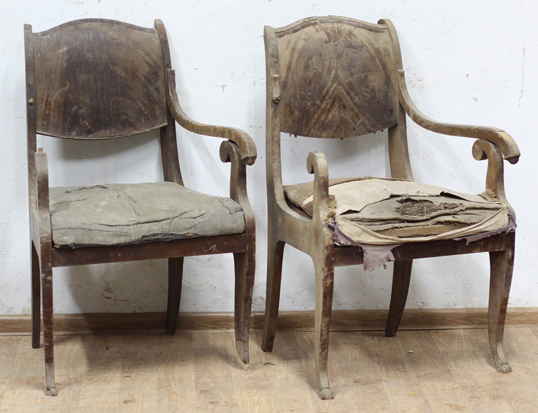 Пара кресел красного дерева