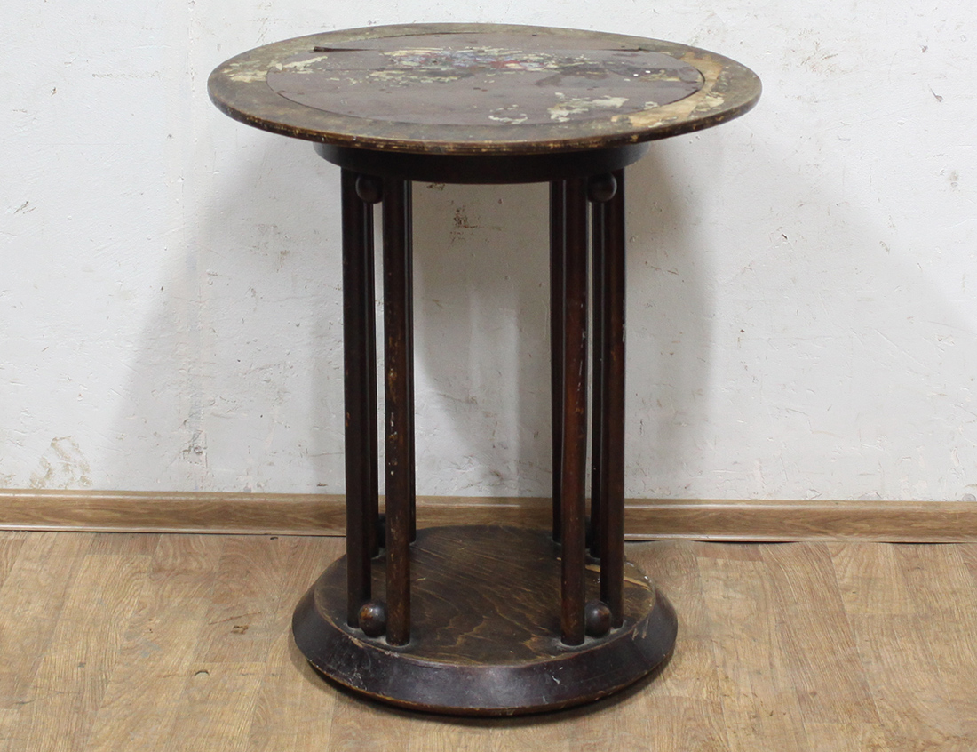 Круглый столик фирмы Войцеховъ