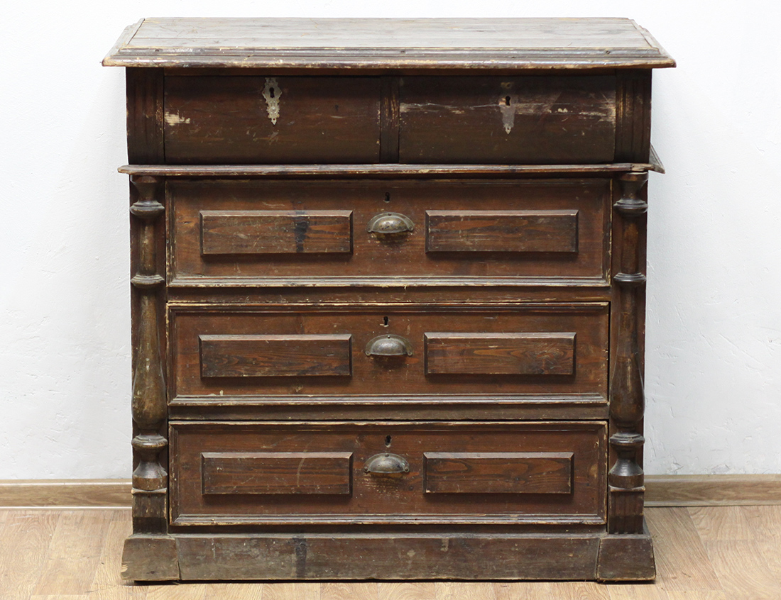 Старинный комод