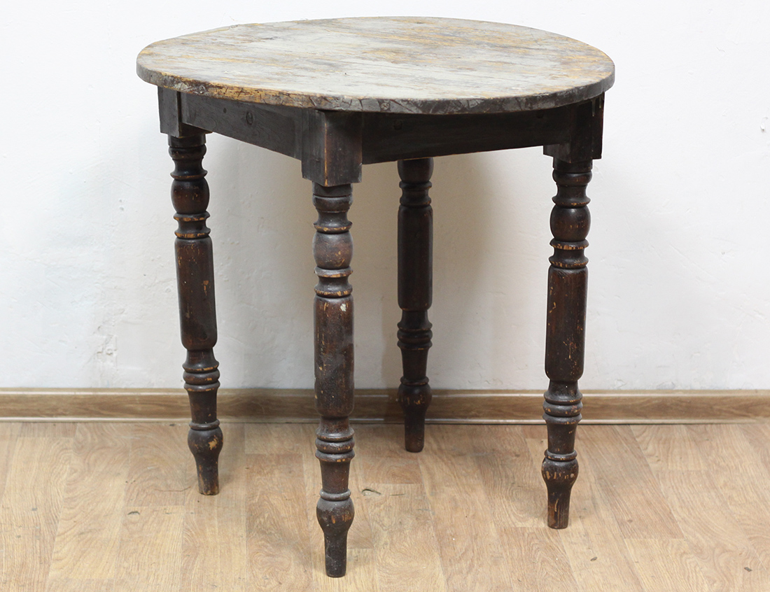 Старинный круглый стол