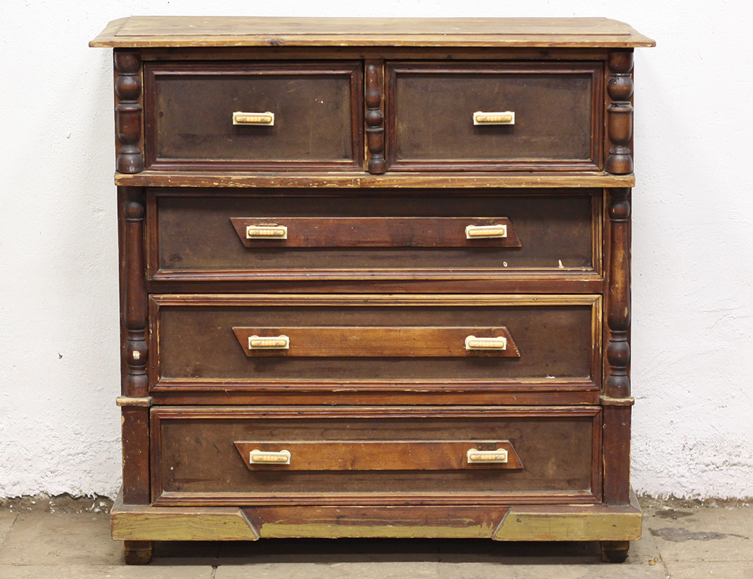 Старинный комод