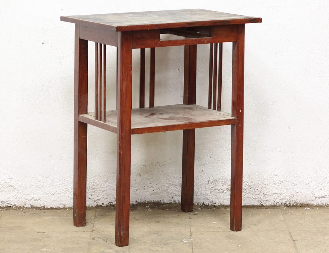 Старинный столик