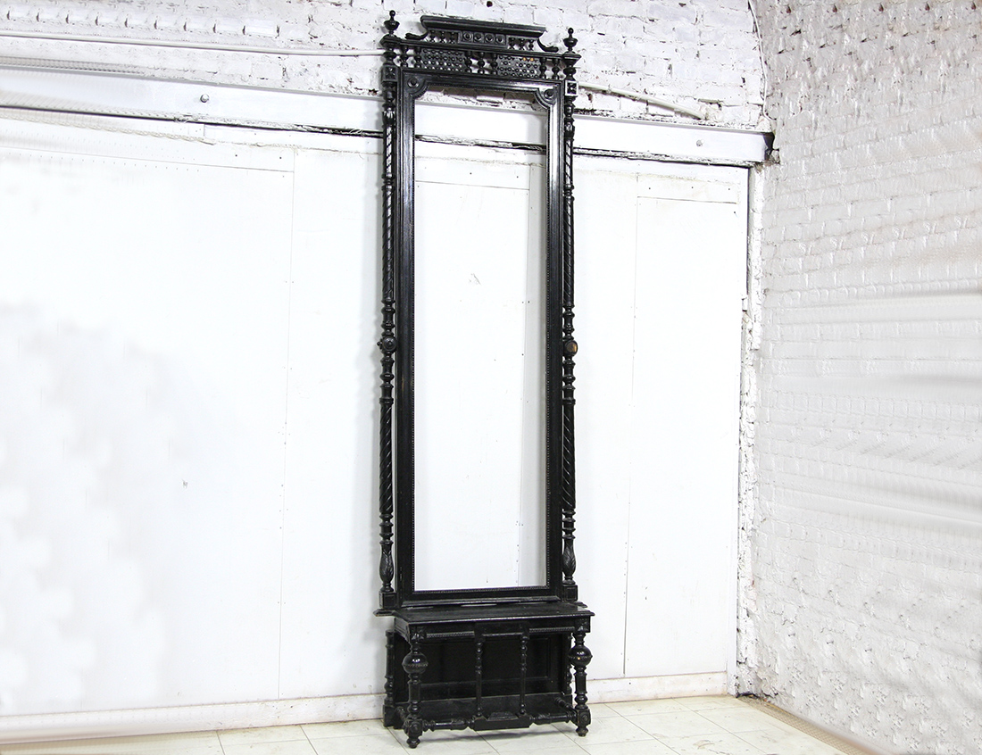 Старинное простеночное зеркало