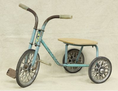 Старинный детский велосипед