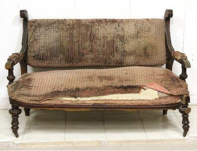 Гостиный диван 19 века