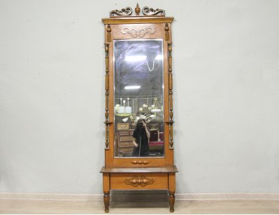 Старинное простеночное зеркало
