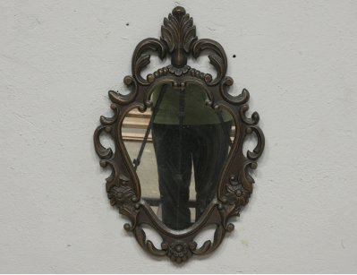 Старинное металлическое зеркало