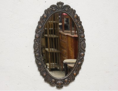 Старинное металлическое зеркало