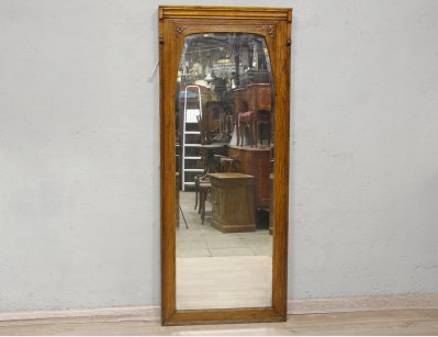 Старинное дубовое зеркало