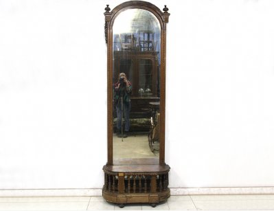 Антикварное простеночное зеркало с цветочницей