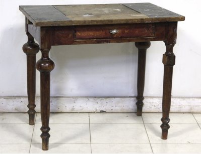 Старинный столик 