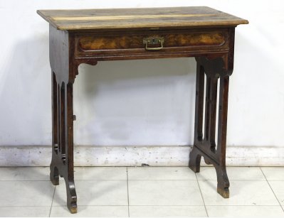 Старинный ореховый столик 