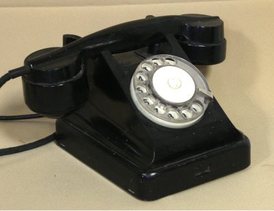 Старинный карболитовый телефон