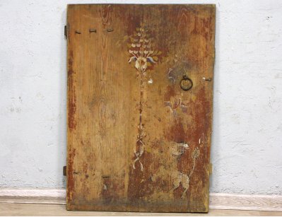 Старинная расписная дверь со львом