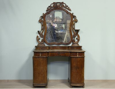 Дамский столик 19 века