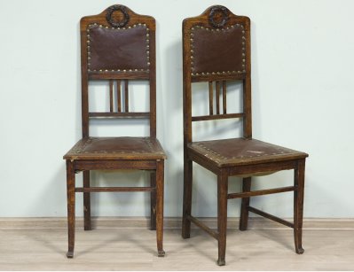 Пара дубовых стульев в стиле модерн