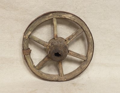 Старинное небольшое колесо