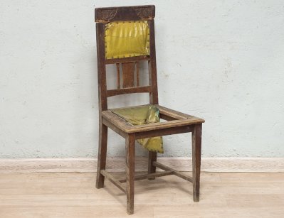 Старинный стул в стиле модерн