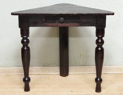 Старинный угловой стол 