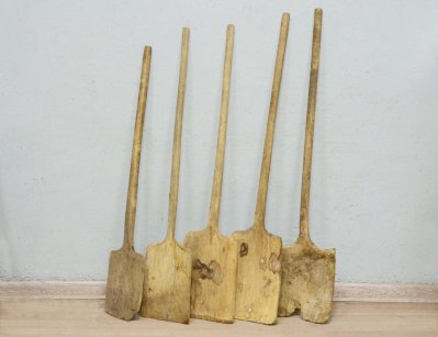 Старинный хлебные лопаты