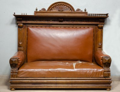Антикварный кабинетный диван