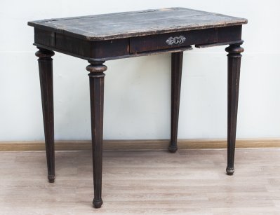 Старинный консольный столик с ящиком