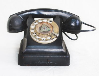 Старинный карболитовый телефон