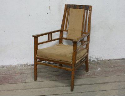 Дубовое кресло в стиле модерн