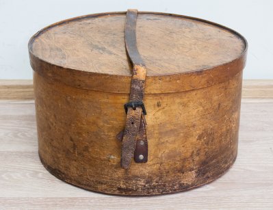 Антикварная шляпная коробка Лютерма