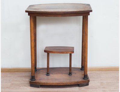Старинный столик с подставкой