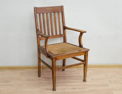 Старинное дубовое рабочее кресло