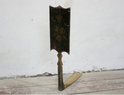 Старинная чесалка с росписью