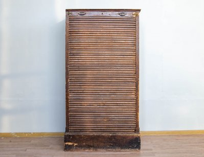 Старинный конторский шкаф со шторкой