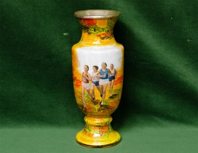 Винтажная стеклянная ваза Бегуньи 
