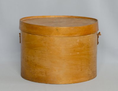 Старинная шляпная коробка