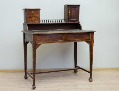 Антикварный письменный стол с ящиками