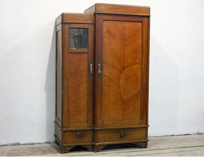 Старинный дубовый платяной шкаф