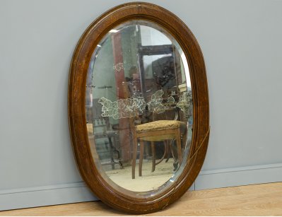 Старинное дубовое овальное зеркало