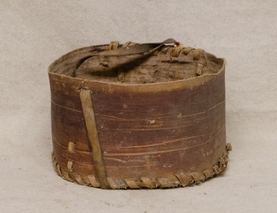 Старинный круглый лубяной короб