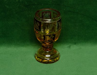 Винтажный бокал из узорчатого стекла