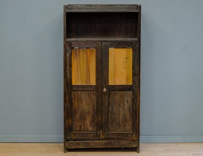 Старинный дубовый книжный шкаф