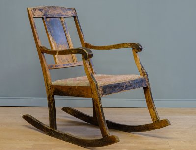 Старинная кресло-качалка