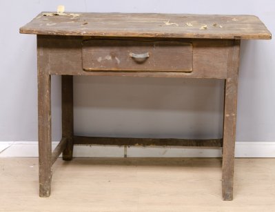 Старинный деревенский стол с ящиком