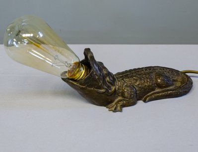 Настольная лампа Крокодил в стиле ар-деко