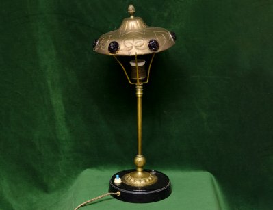 Старинная настольная лампа с кабошонами