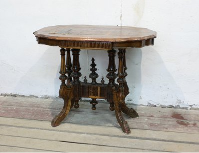 Старинный стол с резным подстольем